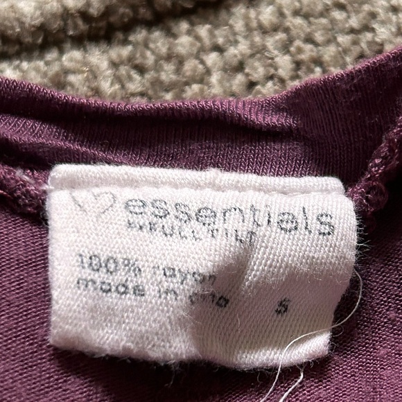 Juniors Full Tilt Burgundy Tee, Sz Small - Picture 3 of 3